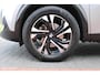 Peugeot e-2008 EV Allure 50 kWh, PDC voor/achter + Camera, App Connect, Clima, Navi, Cruise, 17 inch Lmv.