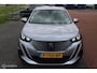 Peugeot e-2008 EV Allure 50 kWh, PDC voor/achter + Camera, App Connect, Clima, Navi, Cruise, 17 inch Lmv.