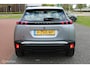 Peugeot e-2008 EV Allure 50 kWh, PDC voor/achter + Camera, App Connect, Clima, Navi, Cruise, 17 inch Lmv.