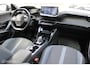 Peugeot e-2008 EV Allure 50 kWh, PDC voor/achter + Camera, App Connect, Clima, Navi, Cruise, 17 inch Lmv.