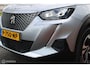 Peugeot e-2008 EV Allure 50 kWh, PDC voor/achter + Camera, App Connect, Clima, Navi, Cruise, 17 inch Lmv.