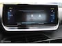 Peugeot e-2008 EV Allure 50 kWh, PDC voor/achter + Camera, App Connect, Clima, Navi, Cruise, 17 inch Lmv.