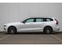 Volvo V60 T6 Plug-in hybrid AWD Plus Dark | Trekhaak | 360 graden camera | Verwarmbare voorstoelen en stuurwiel | Premium audio by Harman Kardon | Apple carplay/Android auto | Verwarmbare achterbank en voorruit