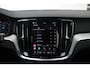 Volvo V60 T6 Plug-in hybrid AWD Plus Dark | Trekhaak | 360 graden camera | Verwarmbare voorstoelen en stuurwiel | Premium audio by Harman Kardon | Apple carplay/Android auto | Verwarmbare achterbank en voorruit