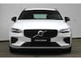 Volvo V60 T6 Plug-in hybrid AWD Plus Dark | Trekhaak | 360 graden camera | Verwarmbare voorstoelen en stuurwiel | Premium audio by Harman Kardon | Apple carplay/Android auto | Verwarmbare achterbank en voorruit