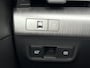 Hyundai Kona Electric Premium 65.4 kWh / Automaat / Stoel verwarming voor en achter / Apple Carplay/Android Auto / Stoelverkoeling voor/ Stuurverwarming /
