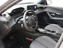 Peugeot e-2008 EV Allure Avantage 54 kWh 156pk | Navigatie |  Apple Carplay/Android Auto | Achteruitrij camera | Climate Control | Adaptieve Cruise Control | 17"LMV | LED |