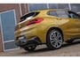 BMW X2 sDrive18i High Executive M-sport | 2e eigenaar | Driving Assistant | Panoramadak | 19 inch | Keyless entry | Head-up | Shadow line | HiFi audio | Stoelverwarming | Alcantara