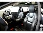 Volvo V60 Cross Country 2.0 B5 AWD 185kW/250pk Aut8 Ultimate BOWERS&WILKINS + PANORAMADAK + ADAPT.CRUISE + HEAD-UP + STOELMASSAGE + EL.TREKHAAK + STOELVERWARMING&-KOELING + 360 CAMERA + BLIS + KEYLESS ENTRY&GO + LANE ASSIST + PARKSENSOREN V&A + 19" LM-VELGEN!!