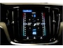 Volvo V60 Cross Country 2.0 B5 AWD 185kW/250pk Aut8 Ultimate BOWERS&WILKINS + PANORAMADAK + ADAPT.CRUISE + HEAD-UP + STOELMASSAGE + EL.TREKHAAK + STOELVERWARMING&-KOELING + 360 CAMERA + BLIS + KEYLESS ENTRY&GO + LANE ASSIST + PARKSENSOREN V&A + 19" LM-VELGEN!!