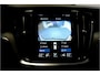 Volvo V60 Cross Country 2.0 B5 AWD 185kW/250pk Aut8 Ultimate BOWERS&WILKINS + PANORAMADAK + ADAPT.CRUISE + HEAD-UP + STOELMASSAGE + EL.TREKHAAK + STOELVERWARMING&-KOELING + 360 CAMERA + BLIS + KEYLESS ENTRY&GO + LANE ASSIST + PARKSENSOREN V&A + 19" LM-VELGEN!!