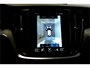 Volvo V60 Cross Country 2.0 B5 AWD 185kW/250pk Aut8 Ultimate BOWERS&WILKINS + PANORAMADAK + ADAPT.CRUISE + HEAD-UP + STOELMASSAGE + EL.TREKHAAK + STOELVERWARMING&-KOELING + 360 CAMERA + BLIS + KEYLESS ENTRY&GO + LANE ASSIST + PARKSENSOREN V&A + 19" LM-VELGEN!!