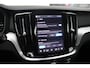 Volvo V60 T6 350PK Plug-in hybrid AWD Core | Adaptive Cruise & Pilot Assist | Parkeercamera | Verwarmbare Voor- en Achterstoelen | Stuurverwarming | 2-Weg Lendesteunverstelling | Google Services | 18 inch Lichtmetalen Velgen | Apple Carplay |