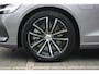 Volvo V60 T6 350PK Plug-in hybrid AWD Core | Adaptive Cruise & Pilot Assist | Parkeercamera | Verwarmbare Voor- en Achterstoelen | Stuurverwarming | 2-Weg Lendesteunverstelling | Google Services | 18 inch Lichtmetalen Velgen | Apple Carplay |