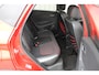 Renault Captur 1.2 TCe Helly Hansen | Incl. 12 maanden garantie | Trekhaak | Navigatie | Climate control | Cruise control | Parkeersensoren | Getint glas | Zwart dak | Keyless entry/start |