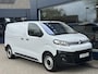 Citroën Jumpy 2.0 BlueHDI 145 PK L2 Club | Automaat | Zakelijk BPM Vrij | 3-Zits | Slechts 10.370 KM | Navigatie | Airco | Volledige Betimmering Laadruimte | Adaptieve Cruise Control | Dode Hoek Detectie | Apple Carplay & Android Auto | DAB+ Radio | Mistlampen | Parkeersensoren V+A |