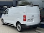 Citroën Jumpy 2.0 BlueHDI 145 PK L2 Club | Automaat | Zakelijk BPM Vrij | 3-Zits | Slechts 10.370 KM | Navigatie | Airco | Volledige Betimmering Laadruimte | Adaptieve Cruise Control | Dode Hoek Detectie | Apple Carplay & Android Auto | DAB+ Radio | Mistlampen | Parkeersensoren V+A |