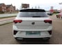 Volkswagen T-Roc 1.5-150pk R-Line Edition DSG-AUTOMAAT ! Gun u het comfort en gemak van een automaat ! Slechts 16.000km ! Winterpakket, Adapt. Cruise Control, Climate Control, Camera, CarPlay
