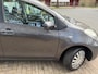 Toyota Yaris 1.0 VVTi Acces 5 deurs,l airco, elec pakket apk t/m 11-2026, 161.000 km dealer onderhouden, rijd perfect, nette auto