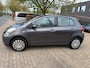 Toyota Yaris 1.0 VVTi Acces 5 deurs,l airco, elec pakket apk t/m 11-2026, 161.000 km dealer onderhouden, rijd perfect, nette auto