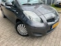 Toyota Yaris 1.0 VVTi Acces 5 deurs,l airco, elec pakket apk t/m 11-2026, 161.000 km dealer onderhouden, rijd perfect, nette auto