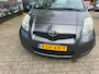 Toyota Yaris 1.0 VVTi Acces 5 deurs,l airco, elec pakket apk t/m 11-2026, 161.000 km dealer onderhouden, rijd perfect, nette auto