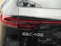 Mercedes-Benz EQC 400 4MATIC Premium Plus 80 kWh AMG LINE | BURMESTER | HEADUP DISPLAY DODEHOEK DETECTIE | NAVIGATIE | 360 CAMERA | PANORAMADAK | ADAPTIVE CRUISE CONTROL | PARKEERSENSOREN | ELE WEG KLAPBARE TREKHAAK | LED | APPLE CARPLAY | STOELVERWARMING |
