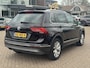 Volkswagen Tiguan 2.0 TDI 4Motion Highline / Panoramadak / Camera / Head-up / Leder / 18'' / CarPlay / Elektr. achterklep / Stoelmassage / Stoelverwarming / DAB / Dodehoek / ACC