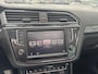 Volkswagen Tiguan 2.0 TDI 4Motion Highline / Panoramadak / Camera / Head-up / Leder / 18'' / CarPlay / Elektr. achterklep / Stoelmassage / Stoelverwarming / DAB / Dodehoek / ACC