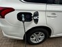 Mitsubishi Outlander 2.4 PHEV Pure / 1E EIGENAAR / APPLE CAR PLAY / STOELVERWARMING / CRUISE / ECC / NL-AUTO / TREKHAAK / CAMERA