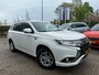 Mitsubishi Outlander 2.4 PHEV Pure / 1E EIGENAAR / APPLE CAR PLAY / STOELVERWARMING / CRUISE / ECC / NL-AUTO / TREKHAAK / CAMERA