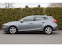 Volvo V40 1.6 D2 Momentum 🚗1e eigenaar 👤 | Dealer onderhouden ✔️ | Navi 🧭 | Cruise 🚗 | ECC ❄️ | Volvo veiligheid 🔒📸 | Dubbele uitlaten