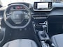 Peugeot 2008 100pk Allure Pack (Camera - Automatische Airco - i-cockpit - Navigatie - 17" - Apple Carplay - LED)