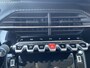 Peugeot 2008 100pk Allure Pack (Camera - Automatische Airco - i-cockpit - Navigatie - 17" - Apple Carplay - LED)
