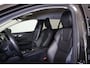 Volvo V60 T6 Recharge AWD Inscription - Sensus navigatie - Elektr. bedienbare bestuurderstoel - Verwarmbare voorstoelen & stuurwiel - Parkeersenoren achter - Achteruitrijcamera - Keyless - Cruise Control - Extra getint glas -  18 inch LMV