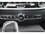 Volvo V60 T6 Recharge AWD Inscription - Sensus navigatie - Elektr. bedienbare bestuurderstoel - Verwarmbare voorstoelen & stuurwiel - Parkeersenoren achter - Achteruitrijcamera - Keyless - Cruise Control - Extra getint glas -  18 inch LMV