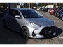 Toyota Yaris HYBRID 115 DYNAMIC APPLE/ANDROID 16"LMV STOEL/STUURVERW. PRIVACY-GLASS AD-CRUISE CAMERA