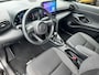 Toyota Yaris Cross 1.5 Hybrid 115 First Edition APPLE/ANDROID STOEL/STUURVERWARMING NAVI AD-CRUISE PRIVACY-GLASS 17"LM-VELGEN