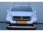 Peugeot Partner 120 1.6 BlueHDi 75 L1 Premium Pack | Incl. 12 maanden garantie | RVS imperiaal | Airco | Cruise control | Trekhaak | Elektrische ramen | Parkeersensoren | Tussenschot | Mistlampen voor | Schuifdeur rechts | Lat om lat betimmering |
