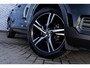 Volvo XC40 1.5 T2 R-Design | Achteruitrijcamera | Parkeersensoren | Trekhaak | Stoelverwarming | Navigatie | Apple Carplay | Android Auto | Elektrische Achterklep | Lichtmetalen Velgen 19 inch
