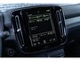 Volvo XC40 1.5 T2 R-Design | Achteruitrijcamera | Parkeersensoren | Trekhaak | Stoelverwarming | Navigatie | Apple Carplay | Android Auto | Elektrische Achterklep | Lichtmetalen Velgen 19 inch