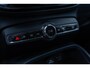 Volvo XC40 1.5 T2 R-Design | Achteruitrijcamera | Parkeersensoren | Trekhaak | Stoelverwarming | Navigatie | Apple Carplay | Android Auto | Elektrische Achterklep | Lichtmetalen Velgen 19 inch