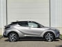 Toyota C-HR / C-HR+ 1.8 Hybrid Bi-Tone Plus / JBL Audio / Trekhaak / Adaptief Cruise Control / Achteruitrijcamera / Climate Control / Navigatie / Parkeersensoren / 18'' LM Velgen /