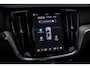 Volvo V60 2.0 T6 Plug-in hybrid AWD Ultra Dark | Schuif-/kanteldak | Head Up Display | Donker Glas | Sportstoelen | Power Seats | Harman Kardon |