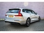 Volvo V60 2.0 B3 Momentum Advantage | Adaptieve Cruise Control | Parkeercamera | Stoel-/Stuurverwarming | Navigatie | Apple CarPlay & Android Auto | 17" Lichtmetalen Velgen |