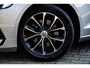 Volvo V60 2.0 B3 Momentum Advantage | Adaptieve Cruise Control | Parkeercamera | Stoel-/Stuurverwarming | Navigatie | Apple CarPlay & Android Auto | 17" Lichtmetalen Velgen |