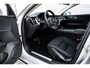 Volvo V60 2.0 B3 Momentum Advantage | Adaptieve Cruise Control | Parkeercamera | Stoel-/Stuurverwarming | Navigatie | Apple CarPlay & Android Auto | 17" Lichtmetalen Velgen |
