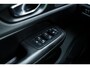 Volvo V60 2.0 B3 Momentum Advantage | Adaptieve Cruise Control | Parkeercamera | Stoel-/Stuurverwarming | Navigatie | Apple CarPlay & Android Auto | 17" Lichtmetalen Velgen |