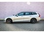 Volvo V60 2.0 B3 Momentum Advantage | Adaptieve Cruise Control | Parkeercamera | Stoel-/Stuurverwarming | Navigatie | Apple CarPlay & Android Auto | 17" Lichtmetalen Velgen |
