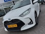 Toyota Yaris 1.5 Hybrid Dynamic | Apple Carplay+Android Auto | Clima | Adap.Cruise | Led Koplampen | Rijstrook+Licht+Regensensor | Achteruitrijcamera | Stoelverwarming | Mistlampen | Privacy Glass |16''lm